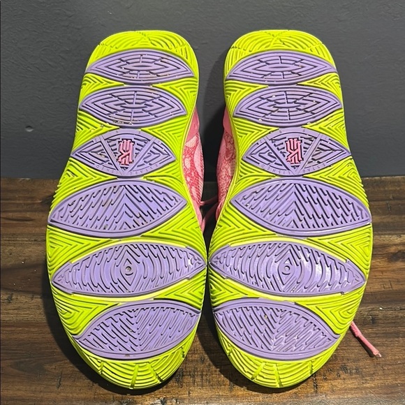 SpongeBob SquarePants x Kyrie 5 EP 'Patrick - Picture 9 of 9